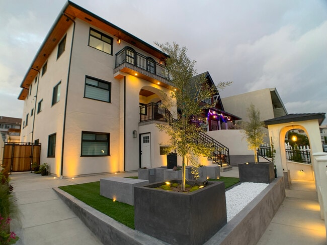 Building Photo - 2127 Park Blvd