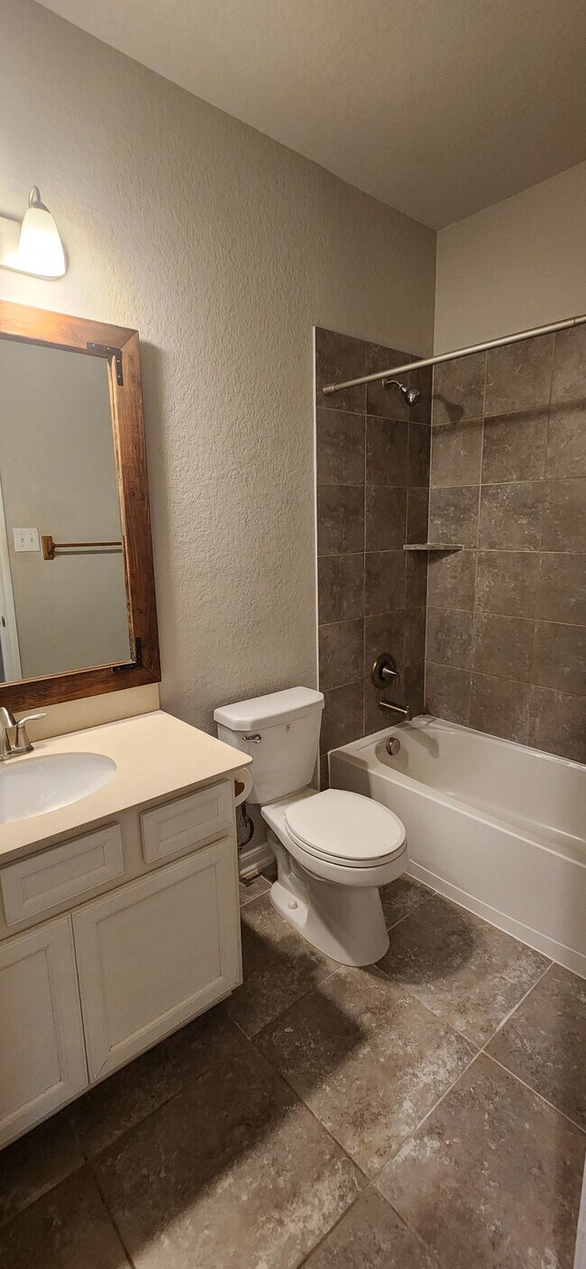 Foto del edificio - 5022 Brewcastle Ln