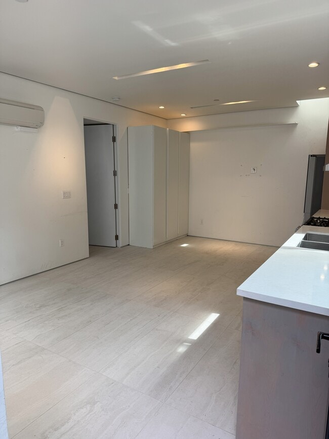Foto del edificio - 5214 Dawes Ave
