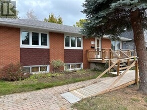 Building Photo - 542 Wingrove Crescent