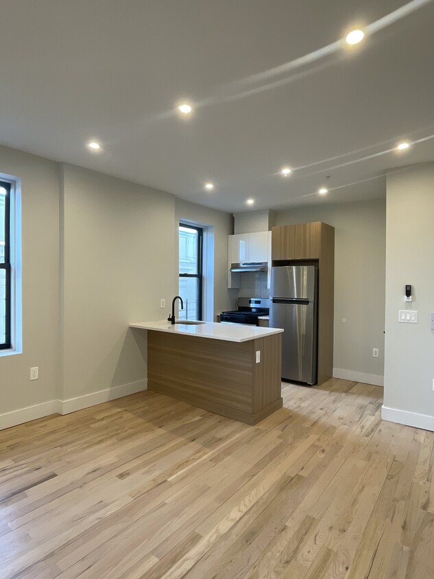 Kitchen - 108 Lembeck Ave