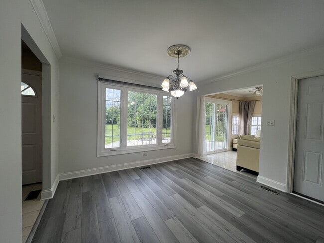 Foto del edificio - 1380 Rosedale Ln