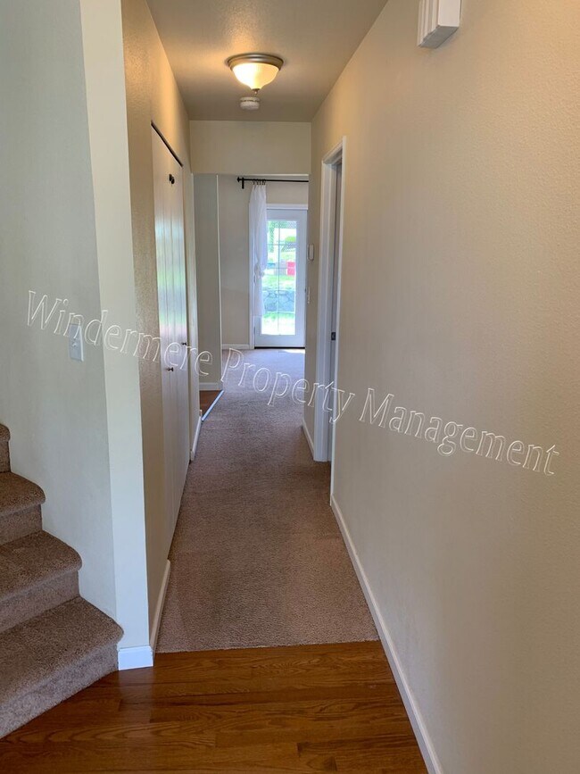 Building Photo - Charming Four Bedroom Central Kitsap Home