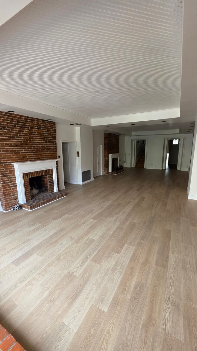 25x45 Feet Long - 403 N Charles St