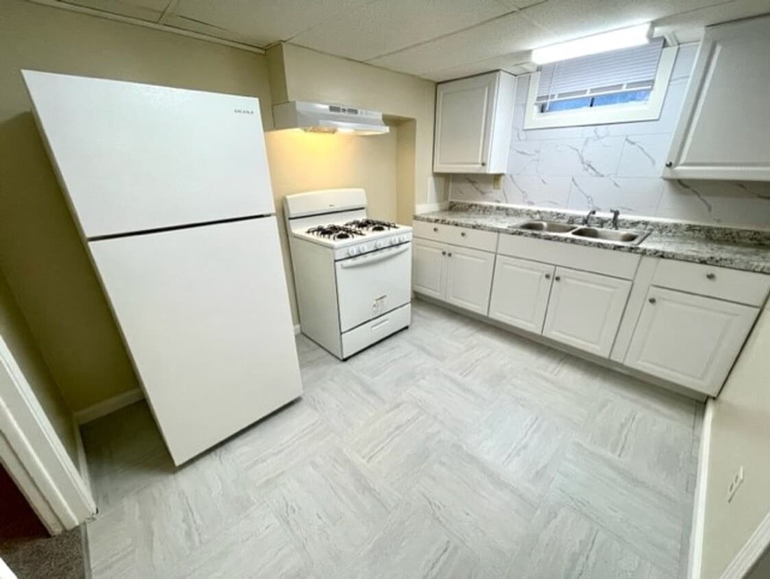 Primary Photo - 1 Bedroom Apartment Downtown w/ Bonus Room...