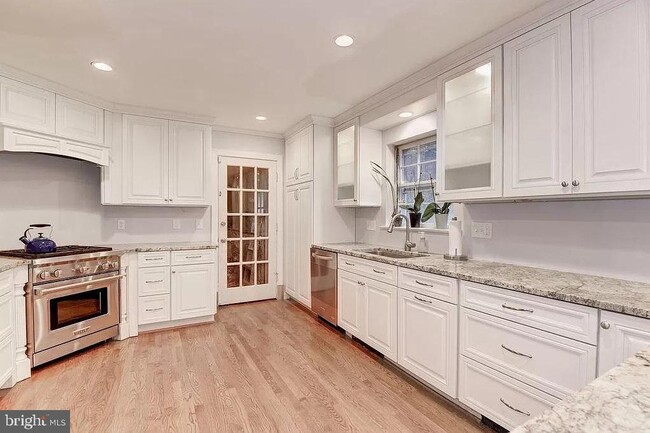 Building Photo - 1320 Banquo Ct