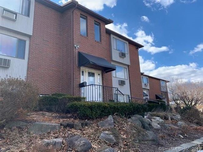 Building Photo - 211 Highland Ave
