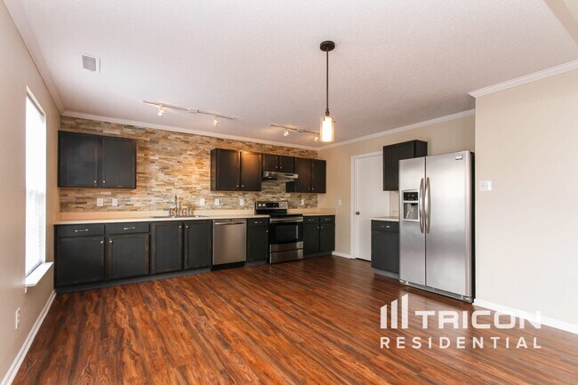 Building Photo - 10396 Waverly Dr