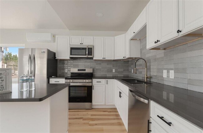 Foto del edificio - 458-458 Smithfield Ave