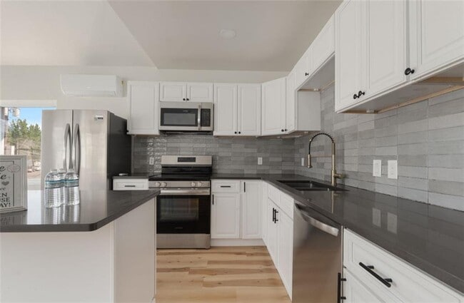 Building Photo - 458-458 Smithfield Ave