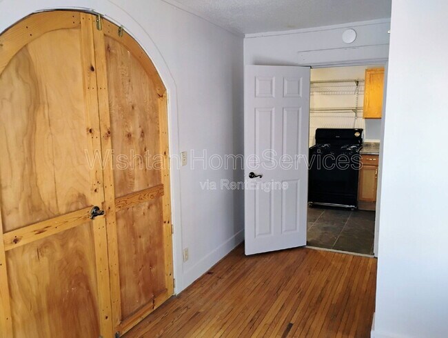 Foto del edificio - 1086 N Cedar St