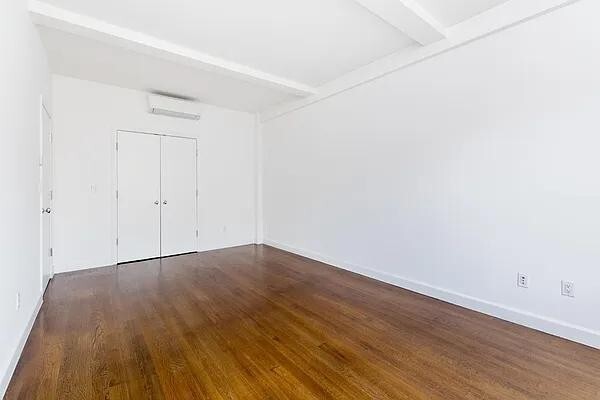 Building Photo - 212 W 91st St