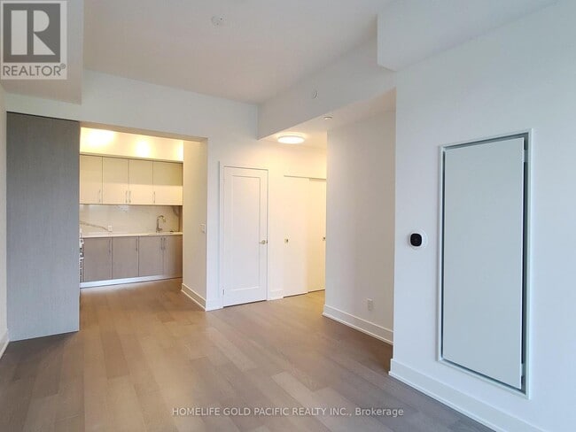 Photo du bâtiment - 8-908 Manor Rd W