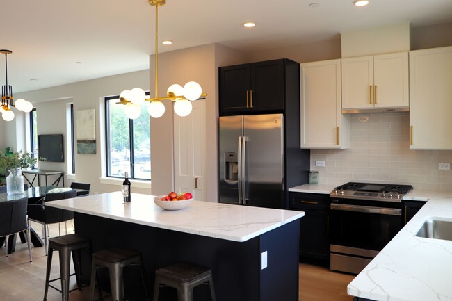 Building Photo - Lions Park Row