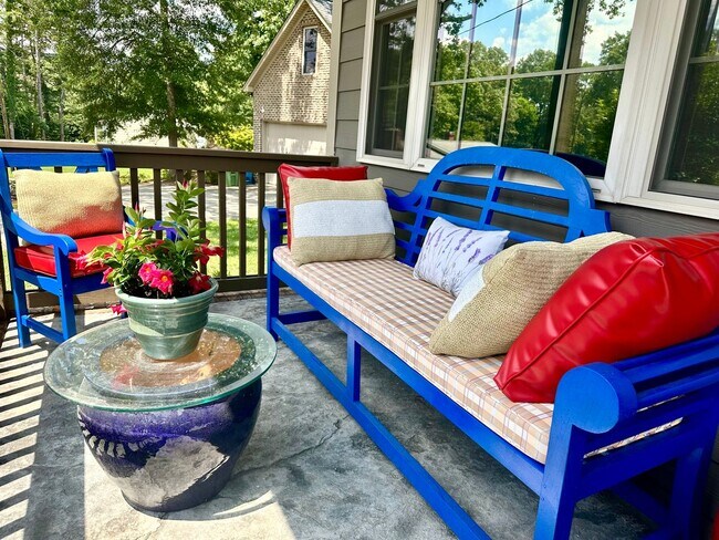 Foto del edificio - Charming 3 Bed 2.5 Bath Furnished Cottage COMING SOON!