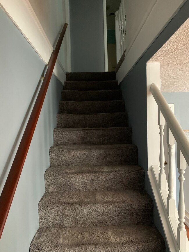 Building Photo - 2 BR Townhouse in Salem