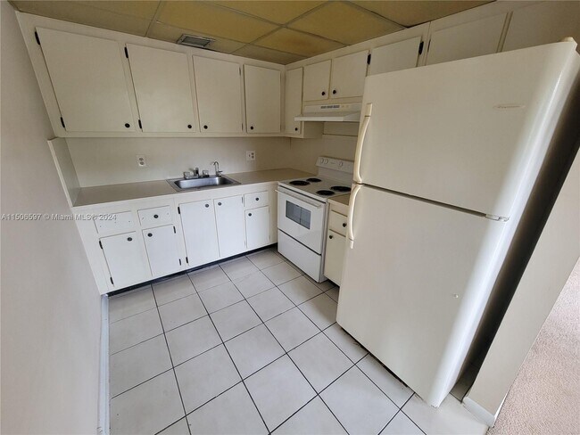 Foto del edificio - 801 SW 133rd Terrace