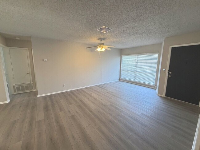 Building Photo - AVAILABLE NOW! Well-maintained single-story home featuring 3 bedrooms, 2 full bathrooms, and 1,03...