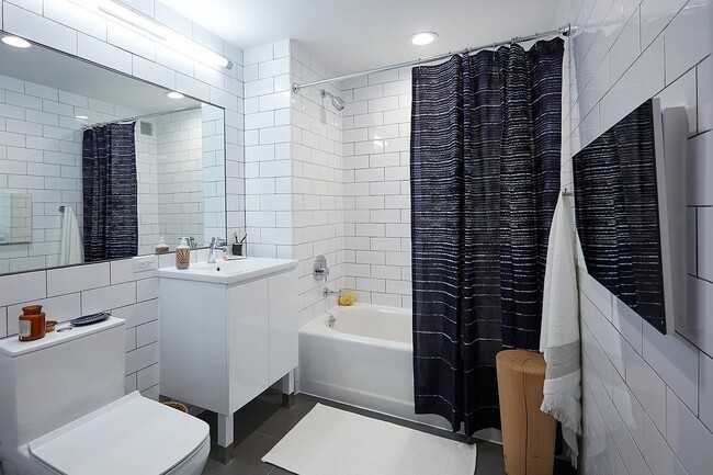 Foto del edificio - 331 E Houston St