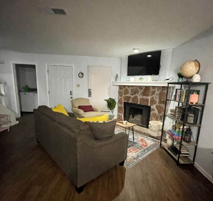 Primary Photo - 12837 Country Ridge Ave