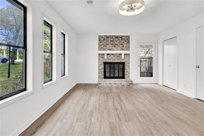 Building Photo - 1010 Mathews Ct