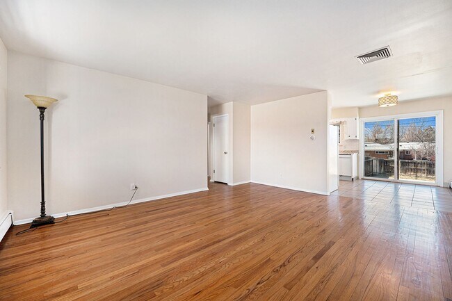 Foto del edificio - Spacious 4 bedroom home in the heart of Wheat Ridge!