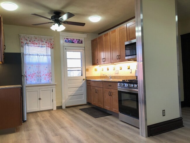 Lots of light - 1308A Tower Grove Ave