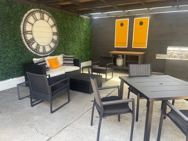 Foto del edificio - 9850 Springfield St