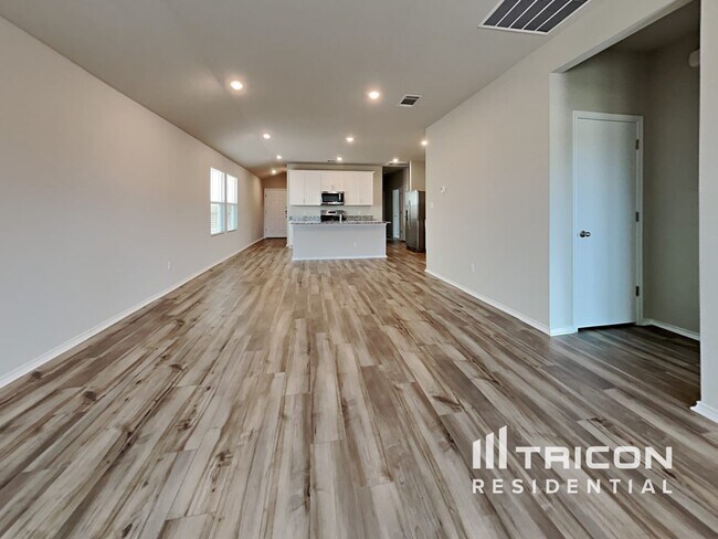 Foto del edificio - 5204 Saddle Clb Dr
