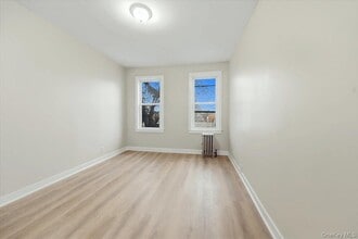 Building Photo - 943 E 232nd St