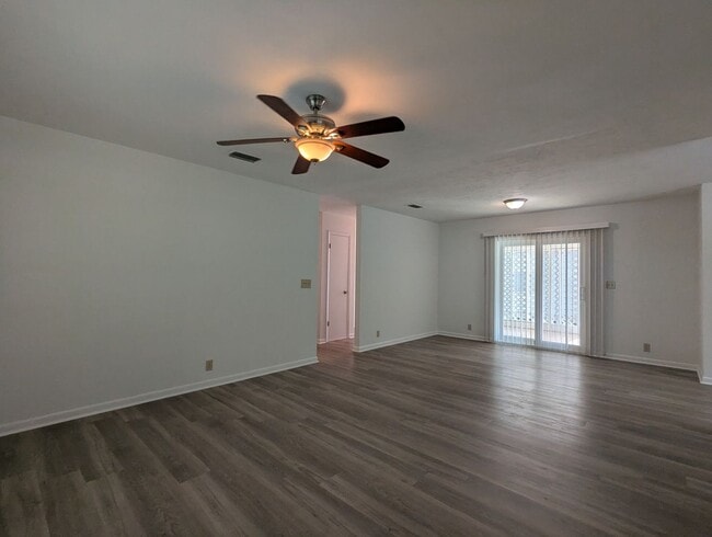 Building Photo - 2 bedroom/ 2 bath in Turkey Creek Forest