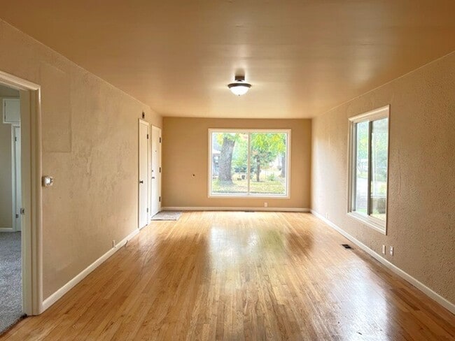 Foto del edificio - 2Bd/1Ba Single Story House w/ Basement - A...