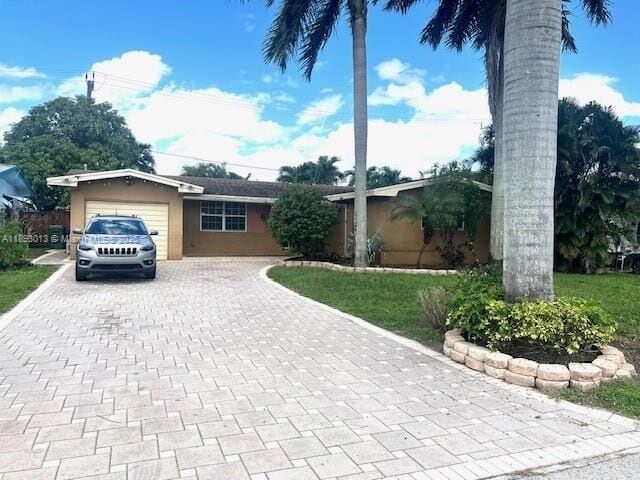 Foto principal - 8831 NW 10th St