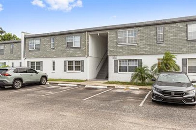 Building Photo - Spacious Condo Living in Winter Park – Per...