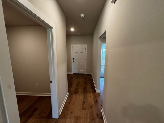 Building Photo - Brand NEW 3 Bedroom 2 Bathroom Home in Pie...
