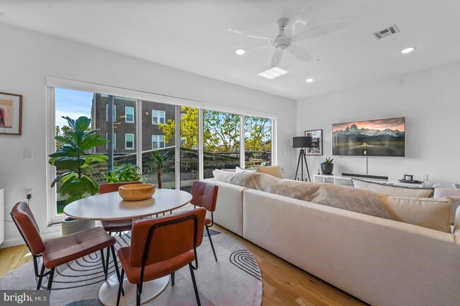 Building Photo - 936 Pavonia Ave