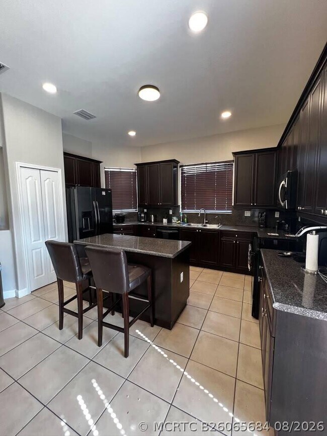 Foto del edificio - 8874 NW 182nd St
