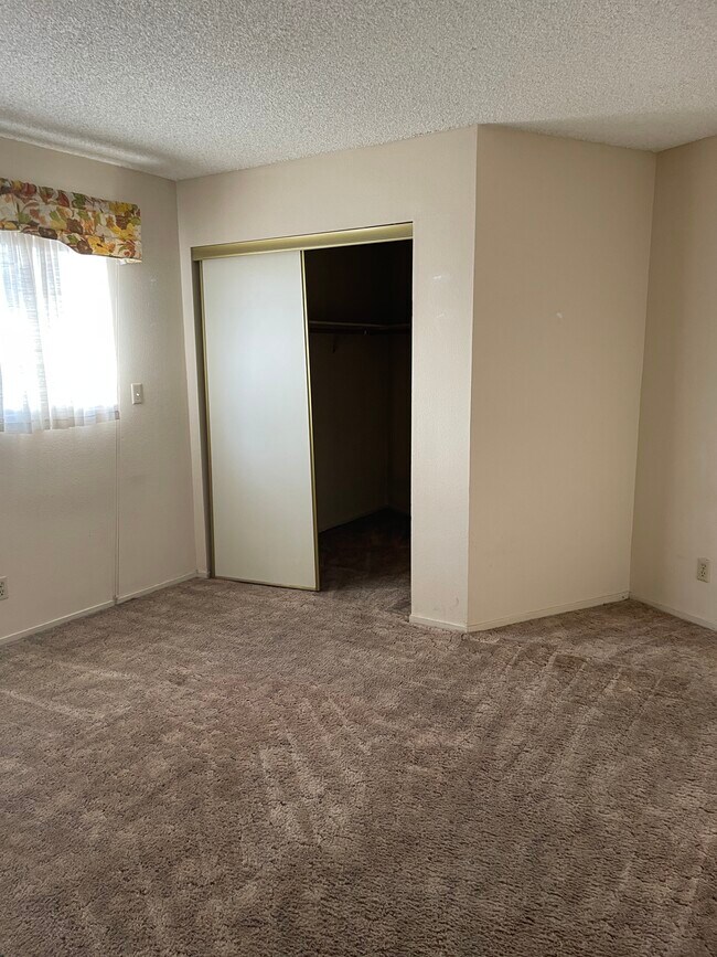 Foto del edificio - 2080 Karen Ave