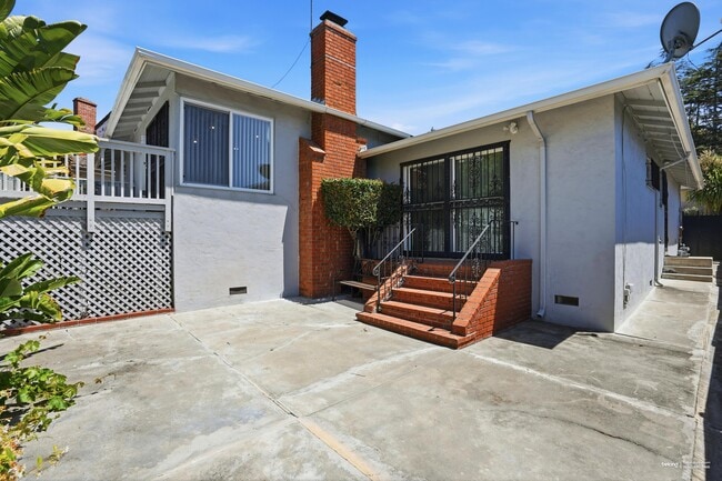 Building Photo - 1733 Benedict Dr