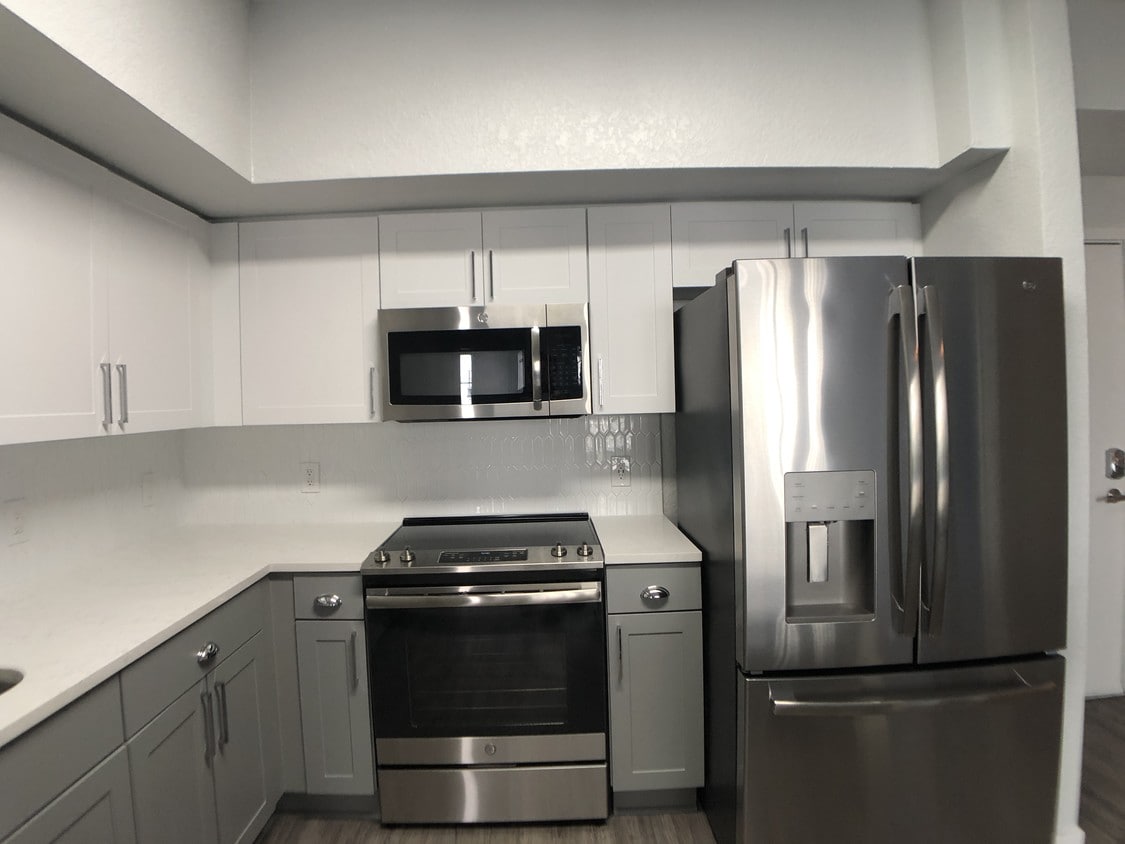 Primary Photo - 333 NE 6th St