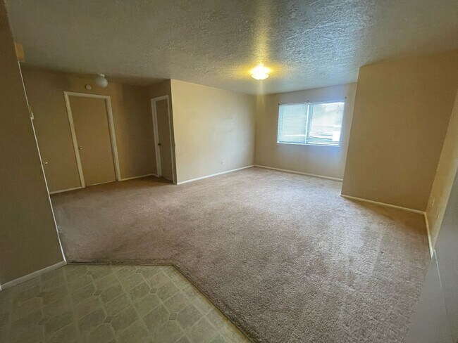 Foto del edificio - 383-391 N Wood Cir