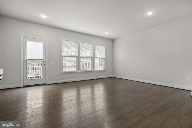 Foto del edificio - 17357 Redshank Rd