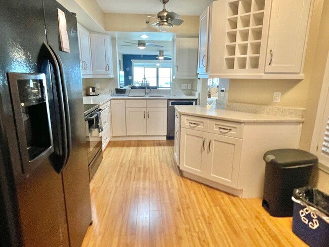 Building Photo - 2 BR Condo with Water View-  Monthly Renta...