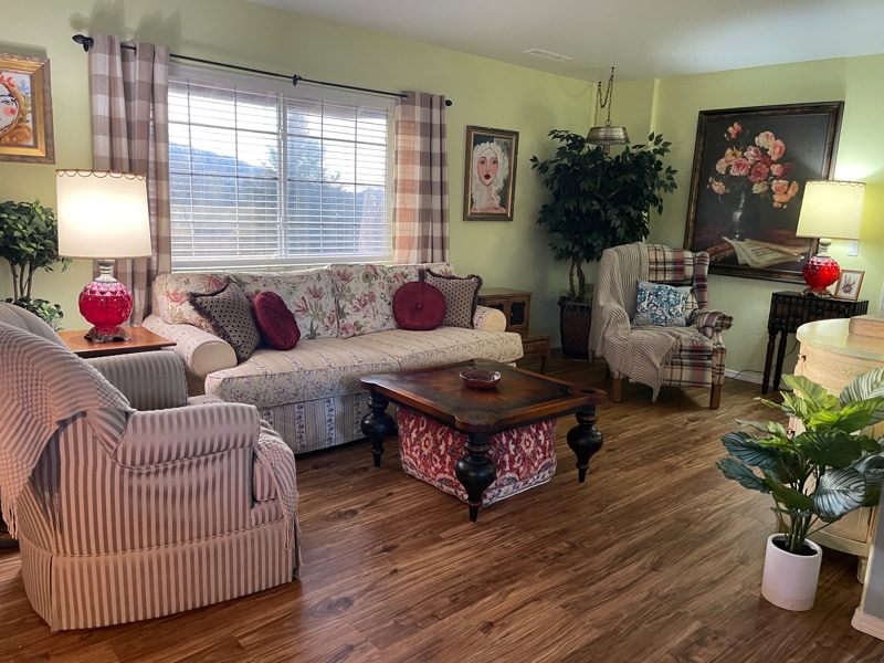 Primary Photo - 1530 W Ridge Dr
