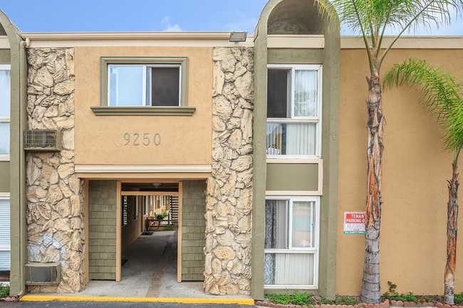 Breezeway - Winter Gardens | 1 & 2 Bedroom Apartments with Parking and Sparkling Pool!