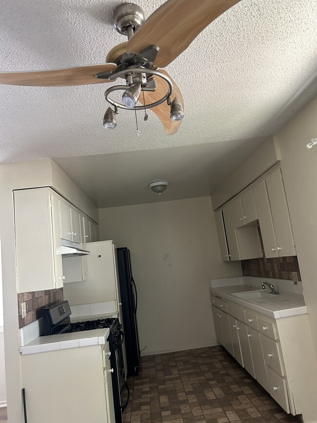 kitchen - 1020 W Angeleno Ave