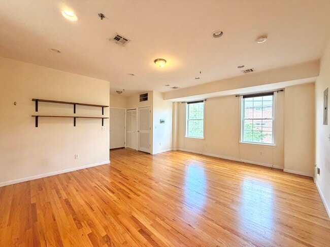Building Photo - 687 Avenue A