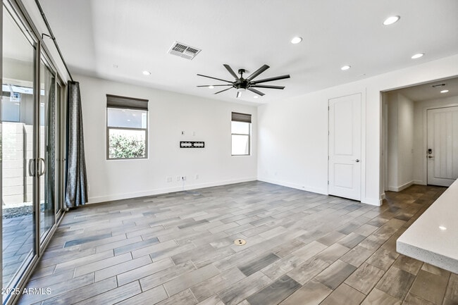 Building Photo - 17163 W Thousand Oaks St