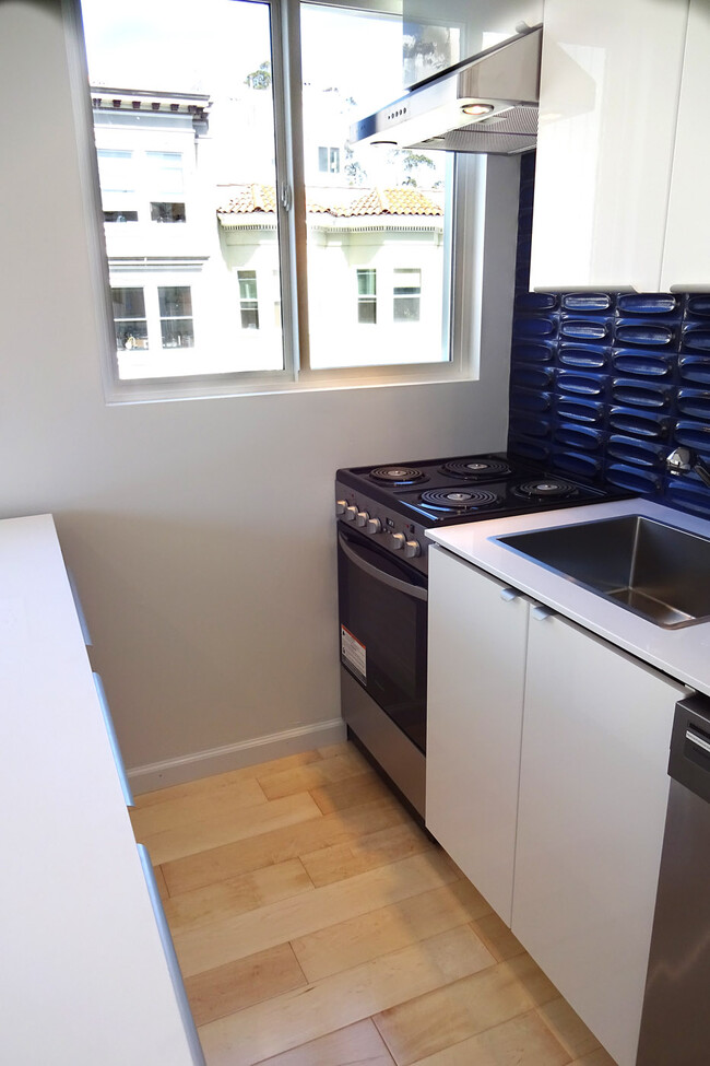 Building Photo - 1090 Montgomery Street Apartments
