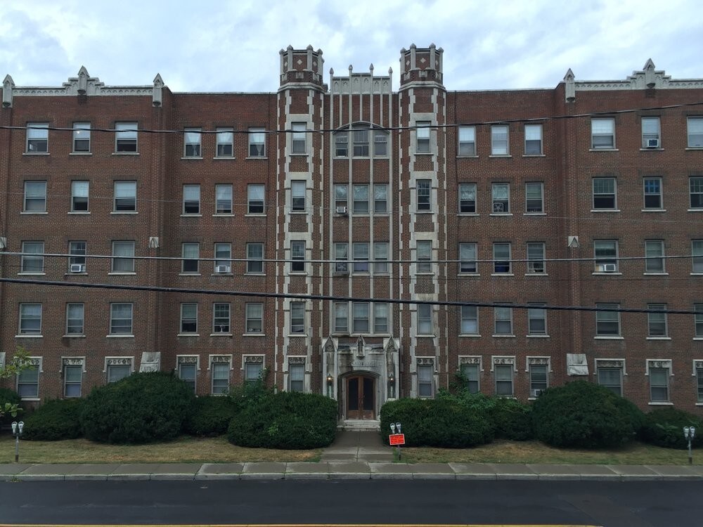 Building Photo - 700 Stewart Ave
